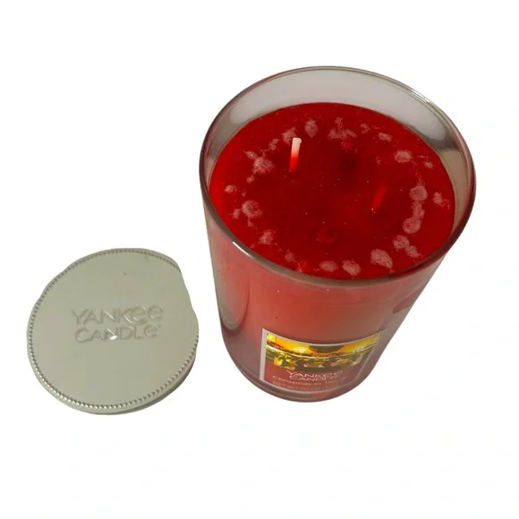 NWT Yankee Candle Red Christmas in the Air Candle - Picture 3 of 4